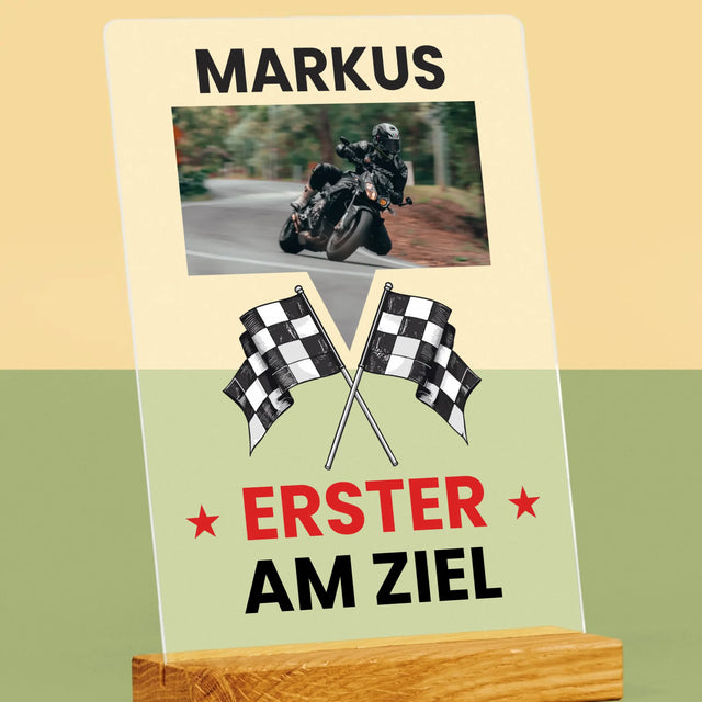 Acrylbild I Überschrift: Als Erster Im Ziel - Acryldruck auf Acrylglas | DE