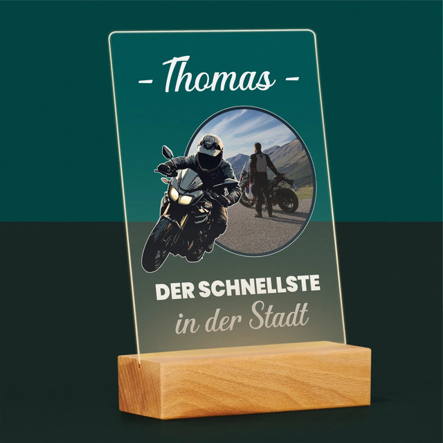 Foto Und Unterschrift: Der Schnellste In Der Stadt - Druck Auf Acrylglas