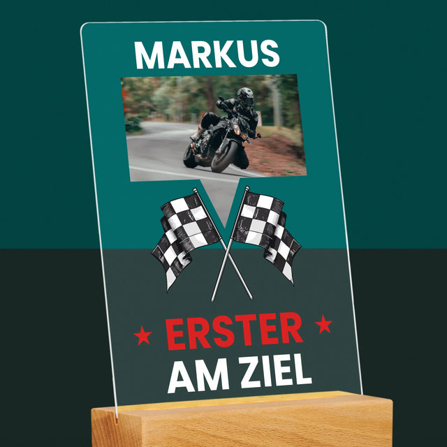 Acrylbild I Überschrift: Als Erster Im Ziel - Acryldruck auf Acrylglas | DE