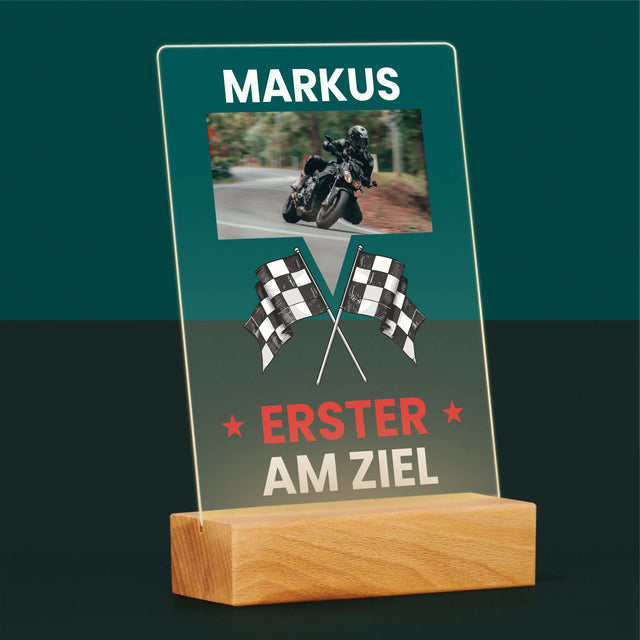 Acrylbild I Überschrift: Als Erster Im Ziel - Acryldruck auf Acrylglas | DE