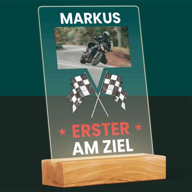 Acrylbild I Überschrift: Als Erster Im Ziel - Acryldruck auf Acrylglas | DE