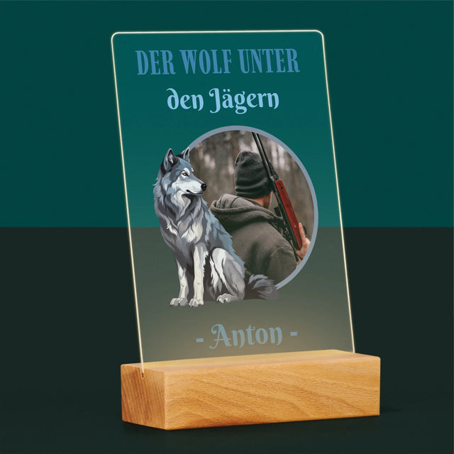 Foto Und Unterschrift: Der Wolf Unter Den Jägern - Druck Auf Acrylglas