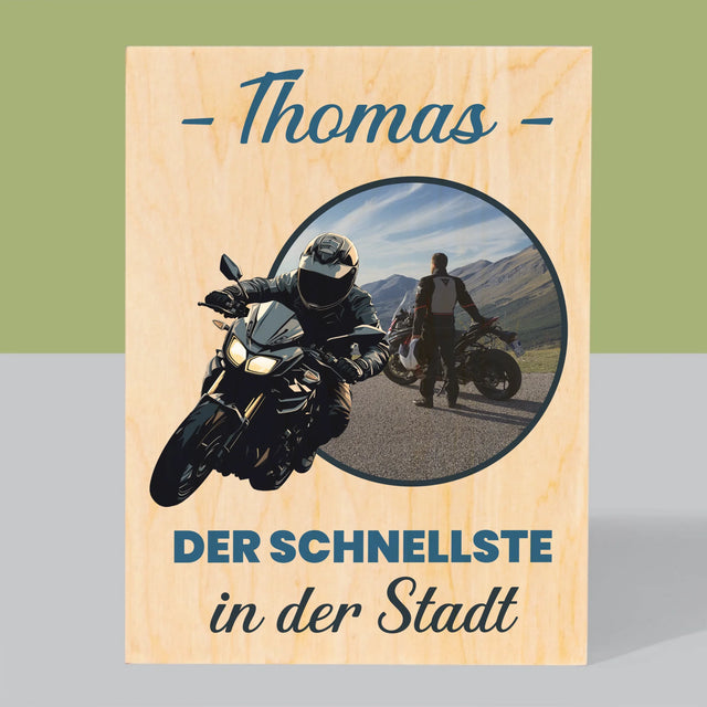 Foto Und Unterschrift: Der Schnellste In Der Stadt - Druck Auf Holz