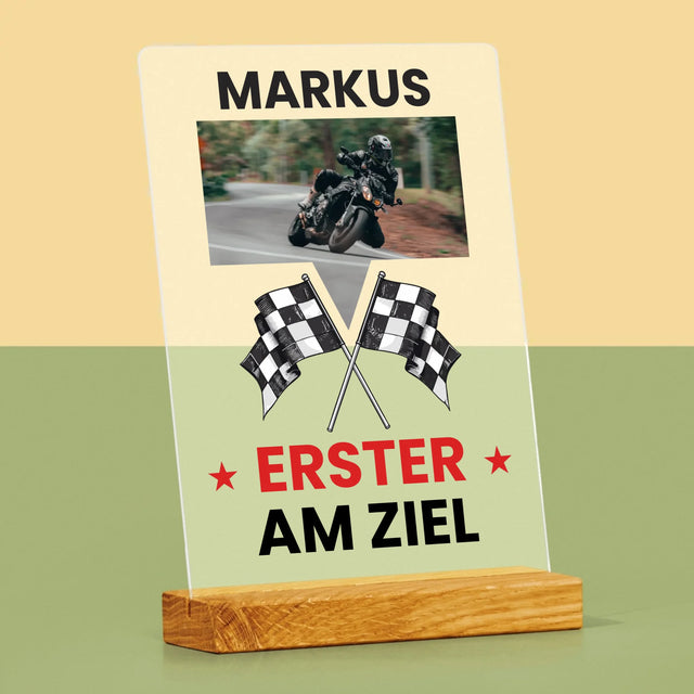 Acrylbild I Überschrift: Als Erster Im Ziel - Acryldruck auf Acrylglas | DE