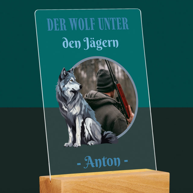 Foto Und Unterschrift: Der Wolf Unter Den Jägern - Druck Auf Acrylglas